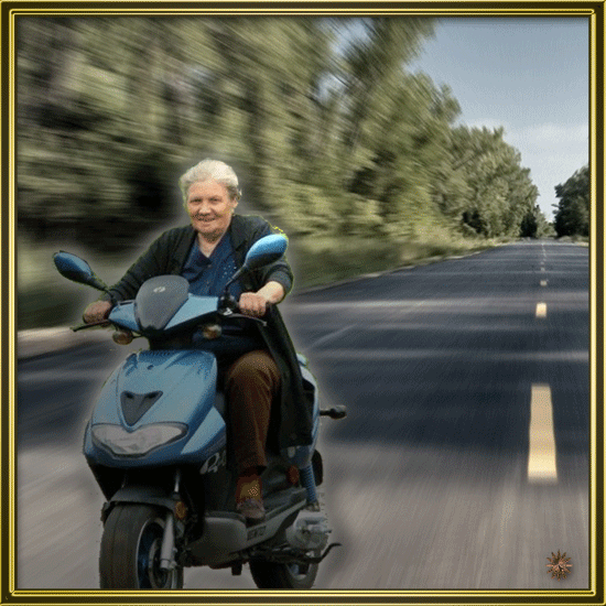 Молодая девушка стала бабушкой. Бабушка на мотоцикле. Пожилая женщина на мотоцикле. Бабуля на мотороллере. Старуха на байке.
